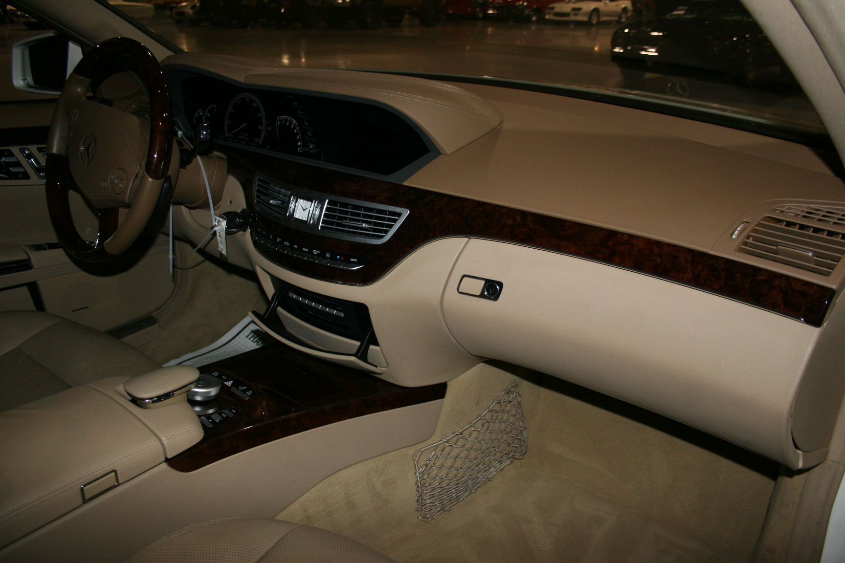 9th Image of a 2011 MERCEDES-BENZ S-CLASS S550