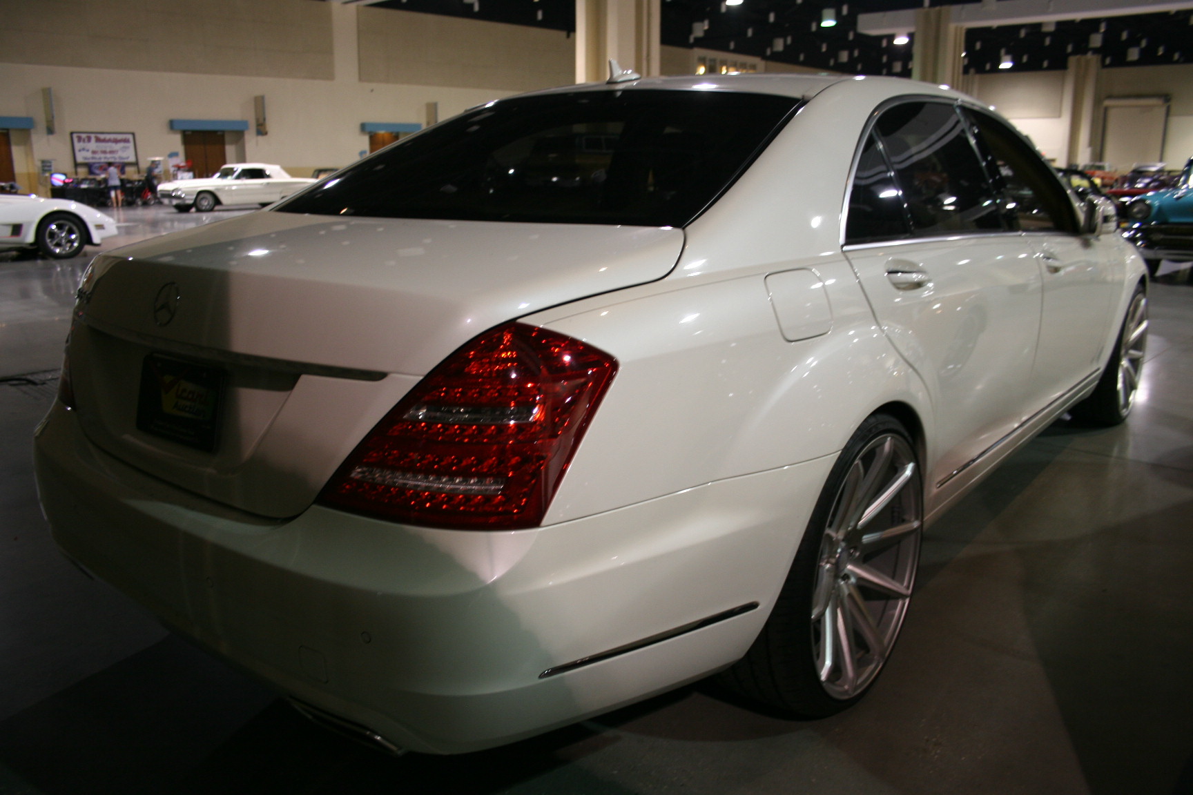 10th Image of a 2011 MERCEDES-BENZ S-CLASS S550