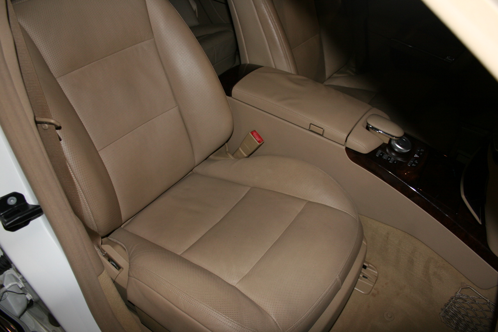 11th Image of a 2011 MERCEDES-BENZ S-CLASS S550