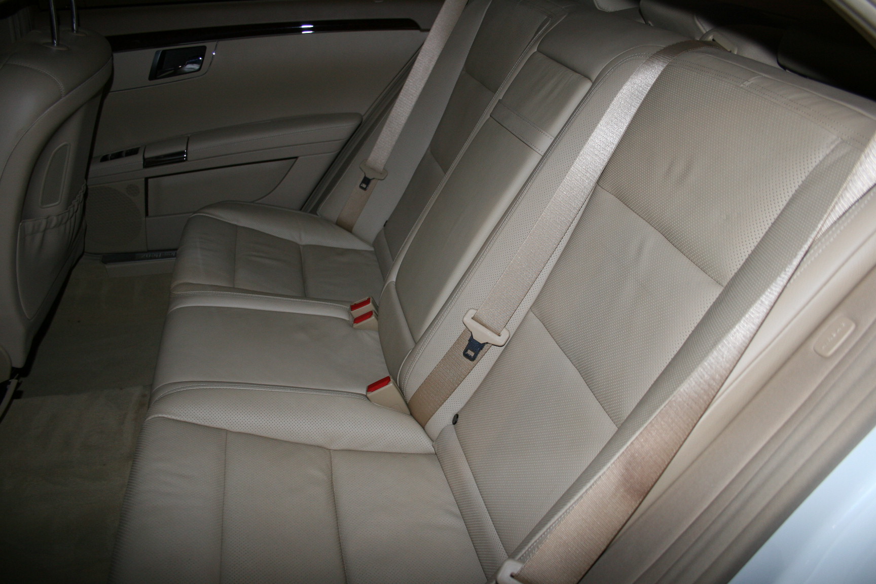 14th Image of a 2011 MERCEDES-BENZ S-CLASS S550