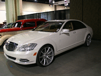 Image 2 of 19 of a 2011 MERCEDES-BENZ S-CLASS S550