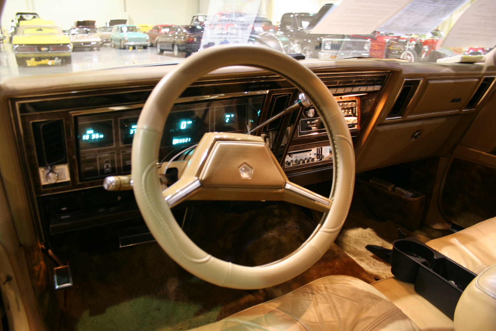 4th Image of a 1981 CHRYSLER IMPERIAL LUXURY