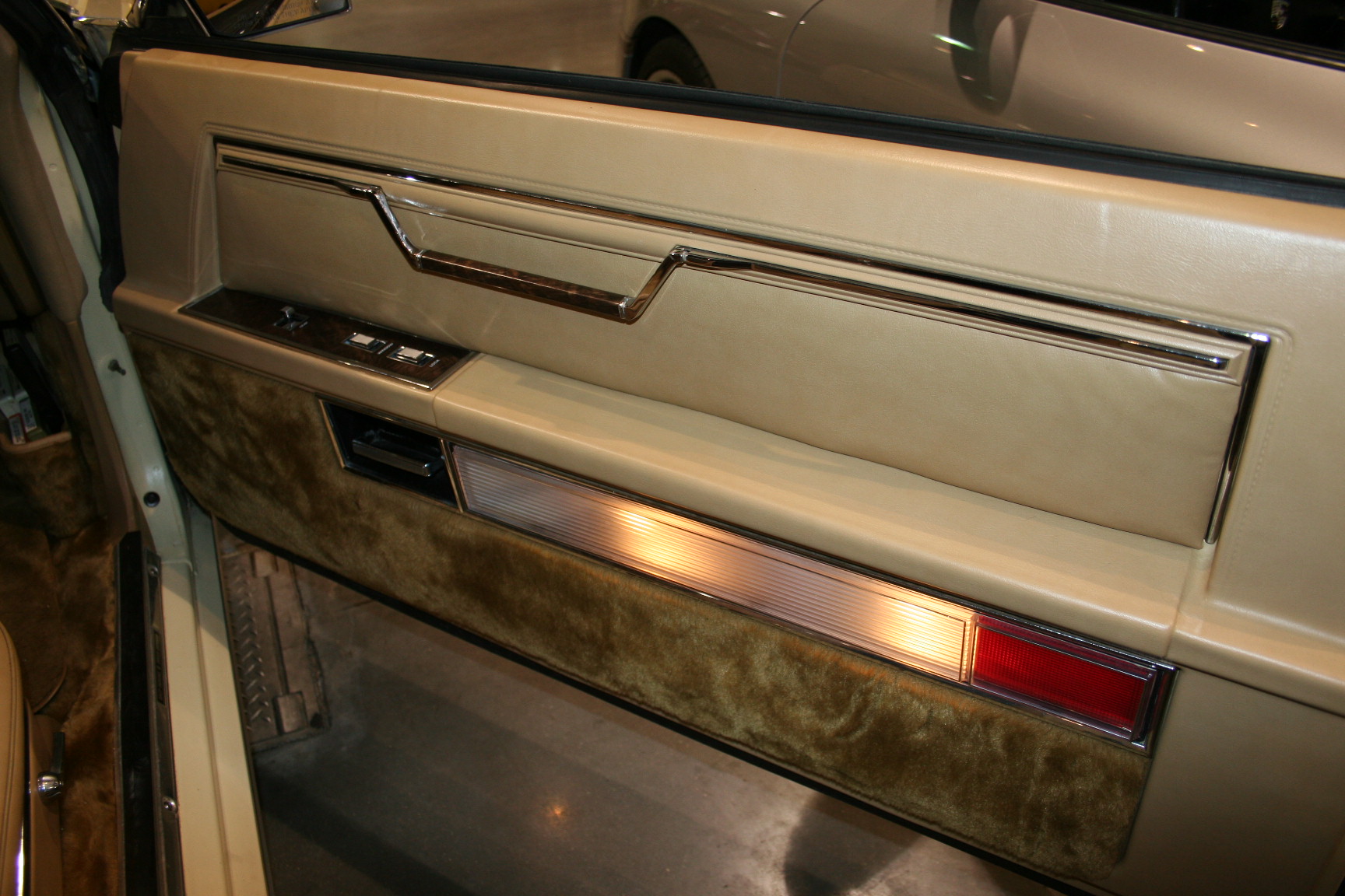 12th Image of a 1981 CHRYSLER IMPERIAL LUXURY