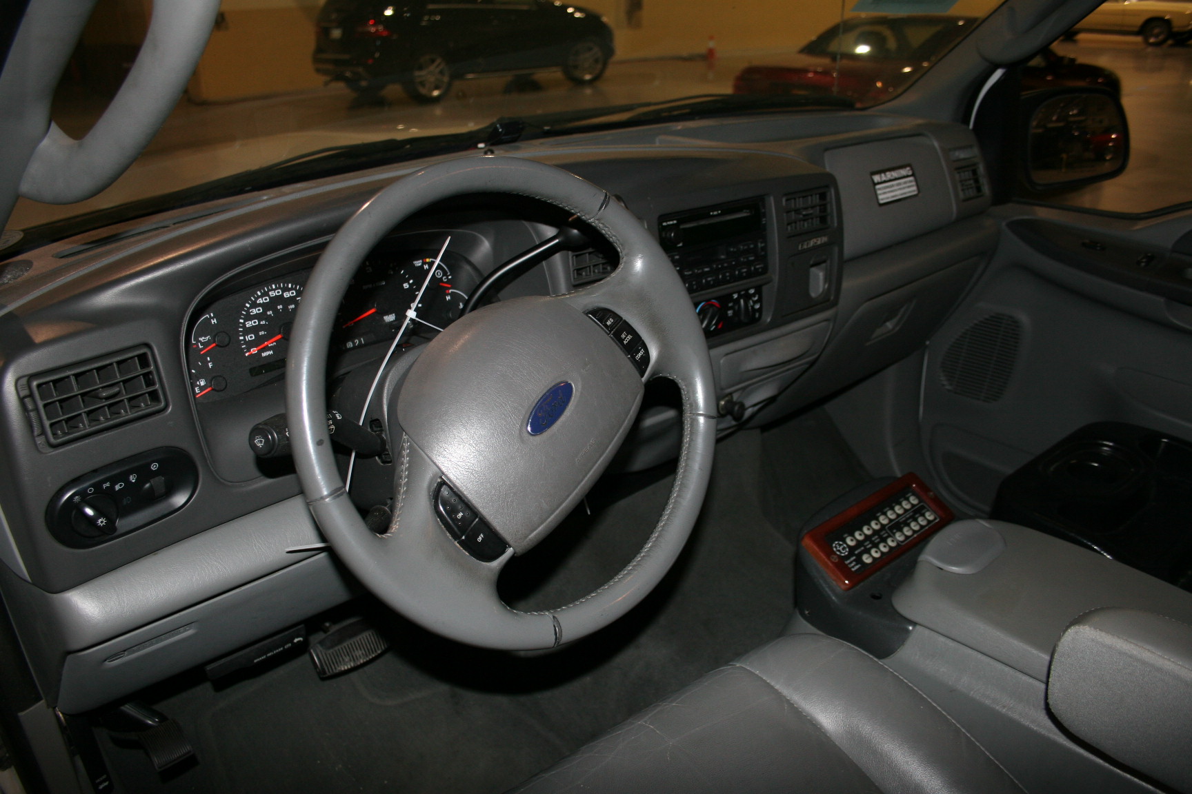 2nd Image of a 2004 FORD EXCURSION XLT