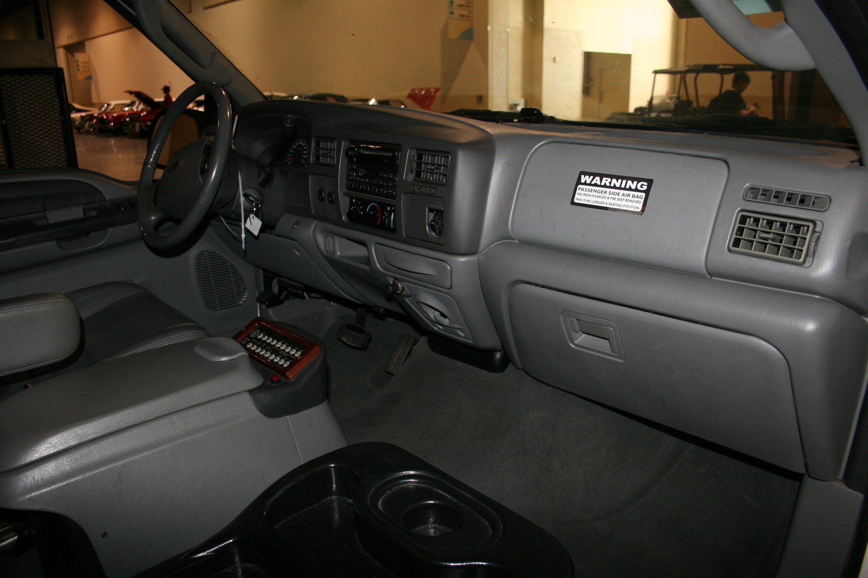 4th Image of a 2004 FORD EXCURSION XLT