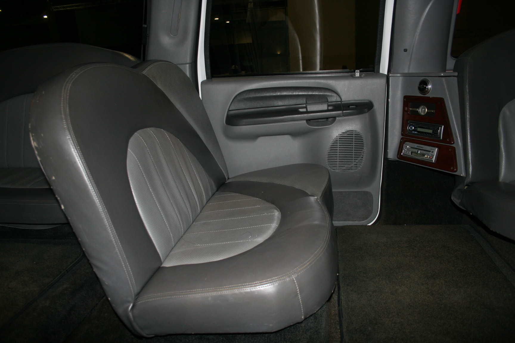9th Image of a 2004 FORD EXCURSION XLT