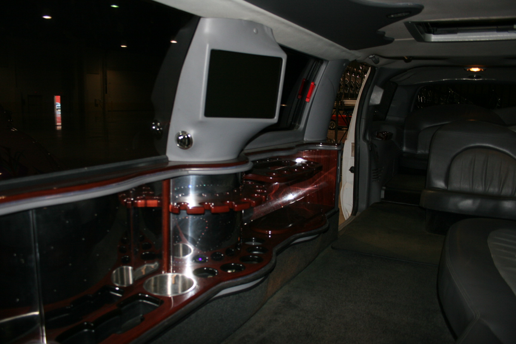 12th Image of a 2004 FORD EXCURSION XLT
