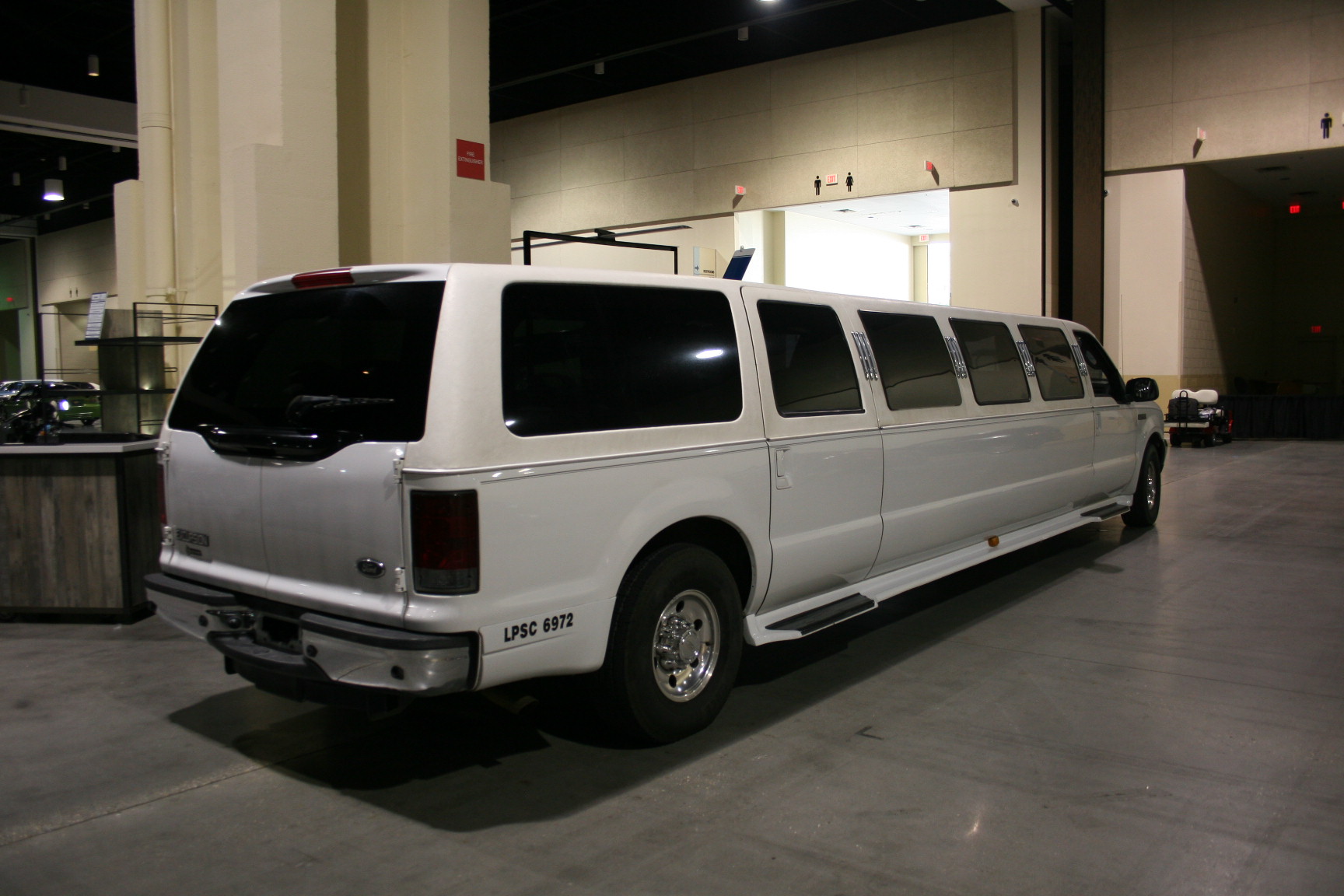 18th Image of a 2004 FORD EXCURSION XLT