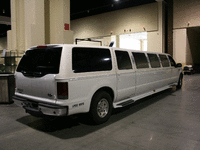 Image 19 of 20 of a 2004 FORD EXCURSION XLT