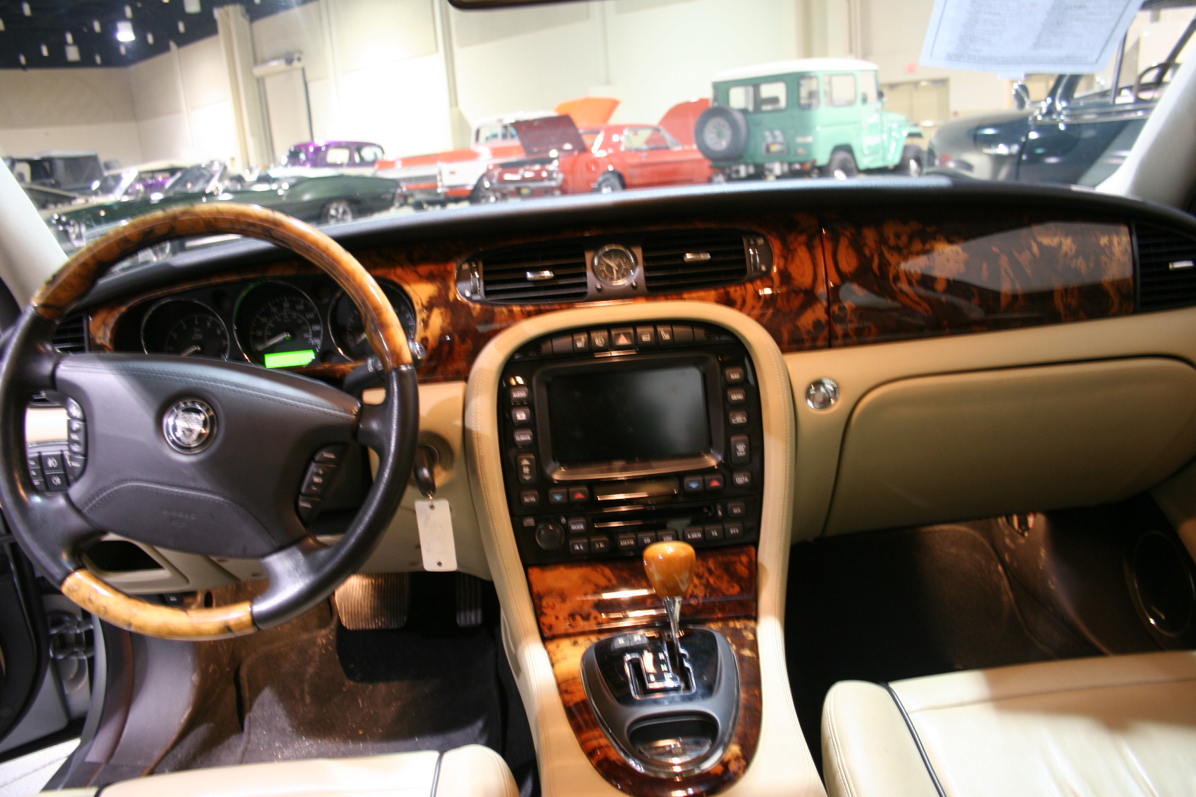 3rd Image of a 2007 JAGUAR XJ8