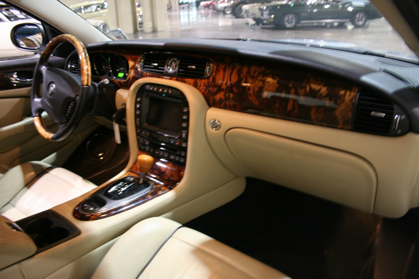 9th Image of a 2007 JAGUAR XJ8