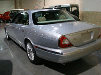 Image 13 of 14 of a 2007 JAGUAR XJ8