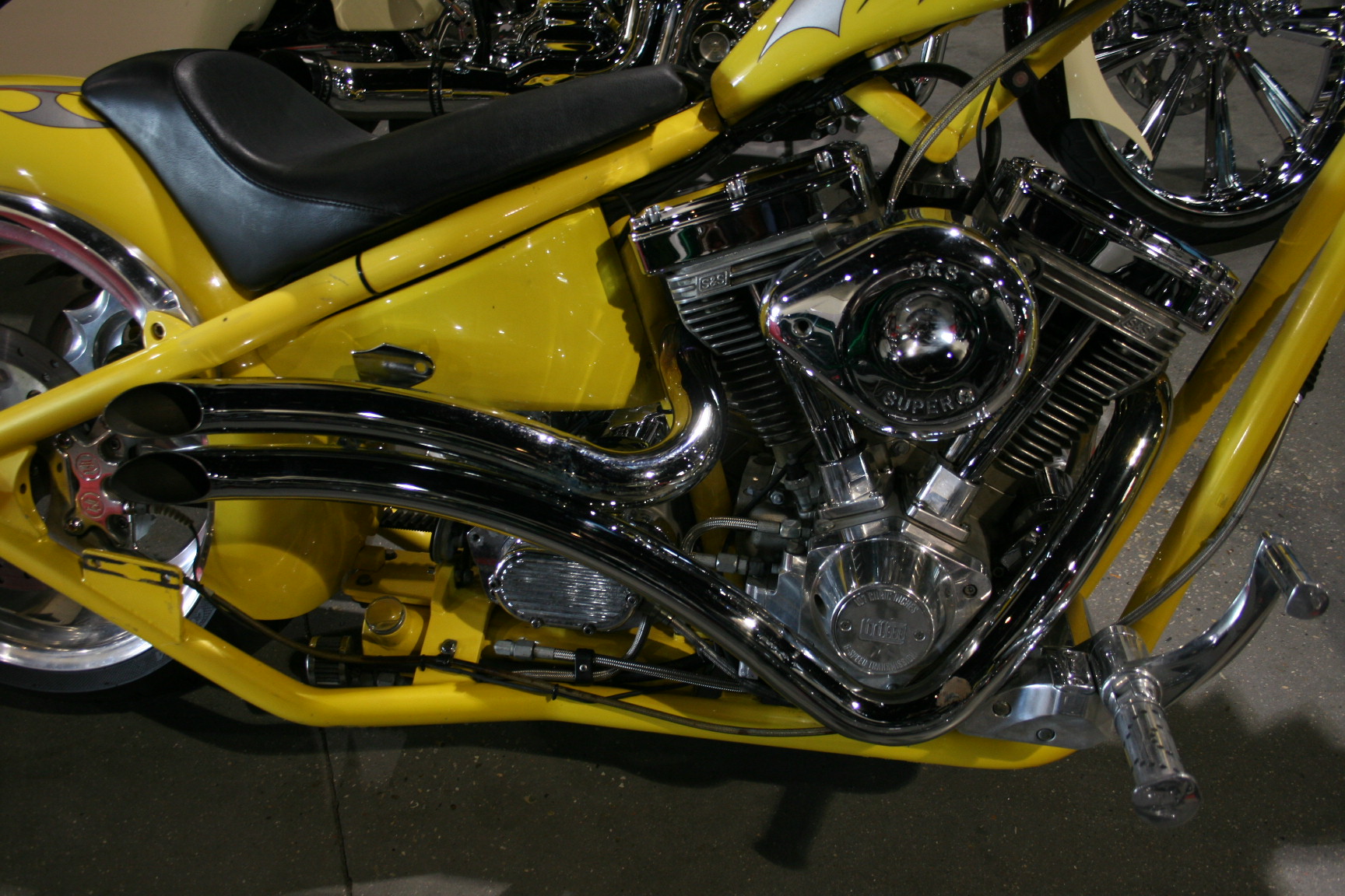 2nd Image of a 2004 BIG DOG MOTORCYCLE RIDGEBACK