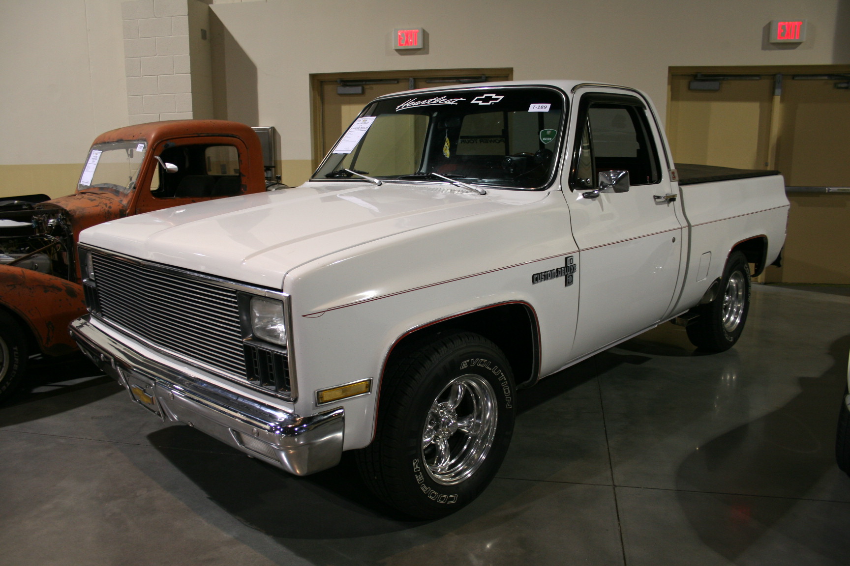 3rd Image of a 1982 CHEVROLET C10