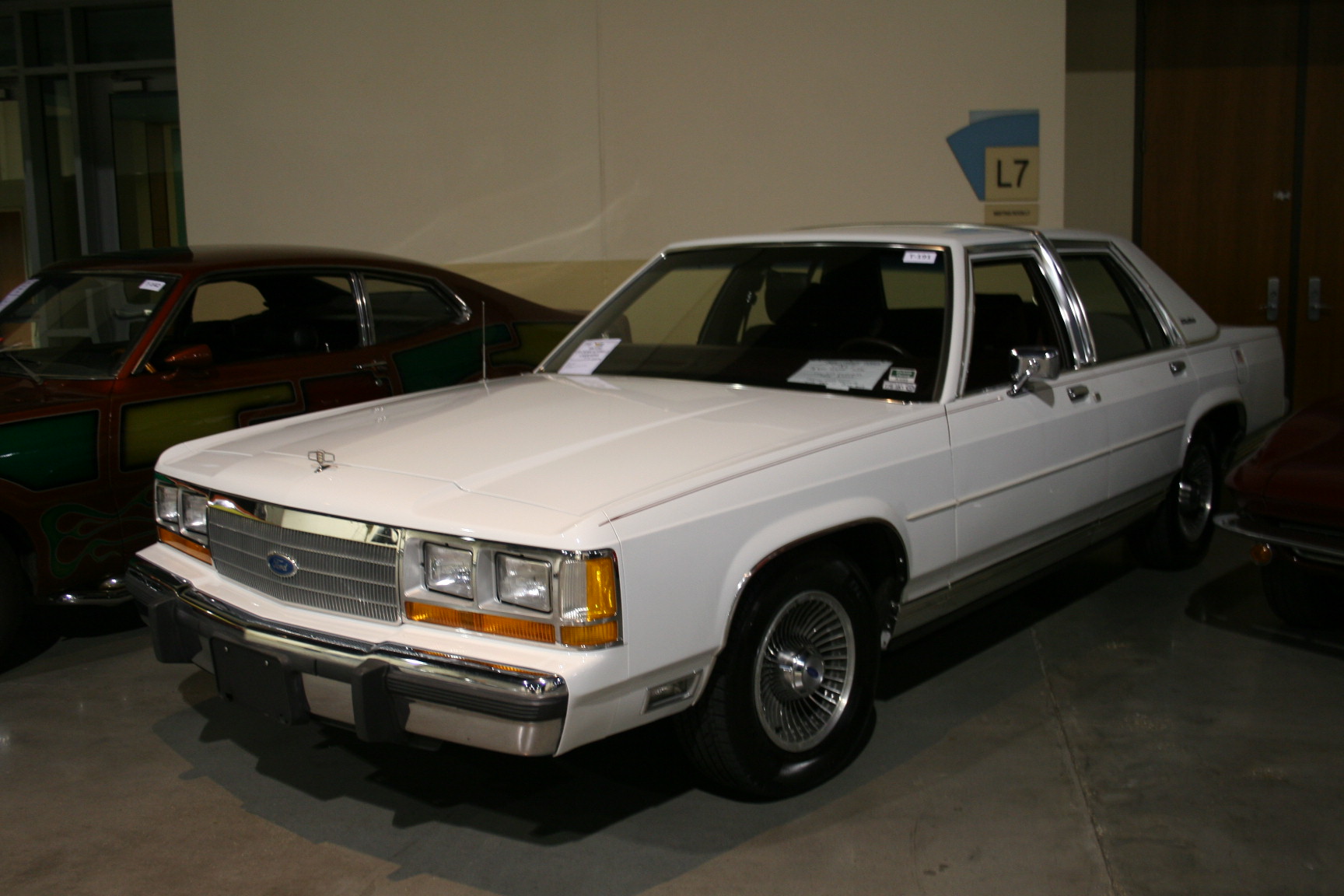 1st Image of a 1988 FORD LTD CROWN VICTORIA LX