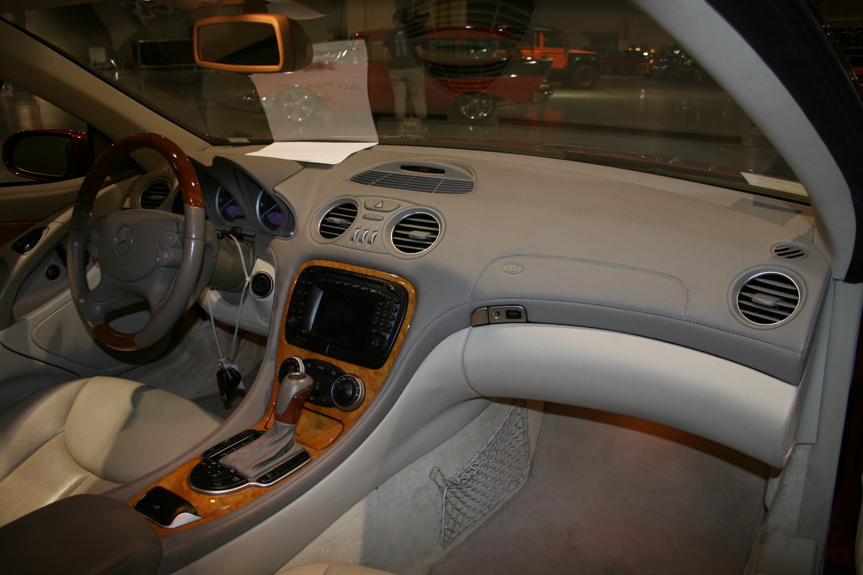 5th Image of a 2004 MERCEDES-BENZ SL-CLASS SL500