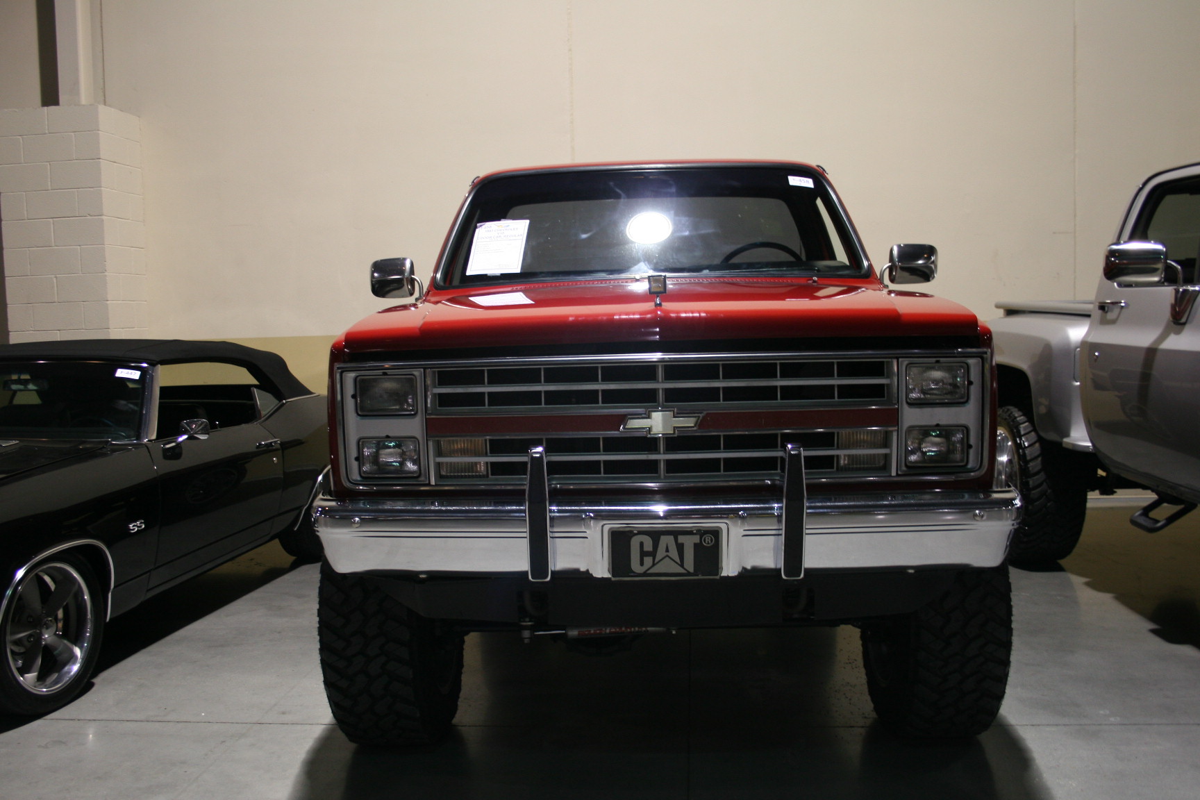 2nd Image of a 1987 CHEVROLET V10