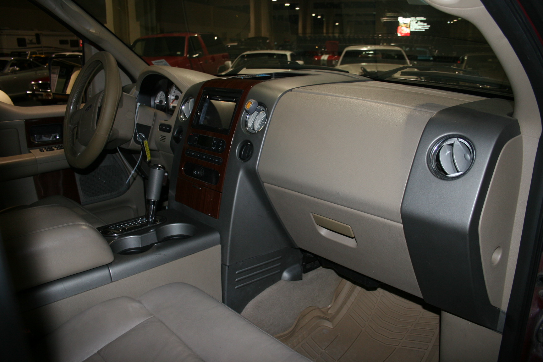7th Image of a 2005 FORD F-150 LARIAT