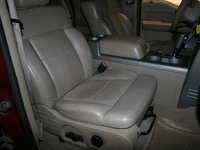 Image 9 of 12 of a 2005 FORD F-150 LARIAT