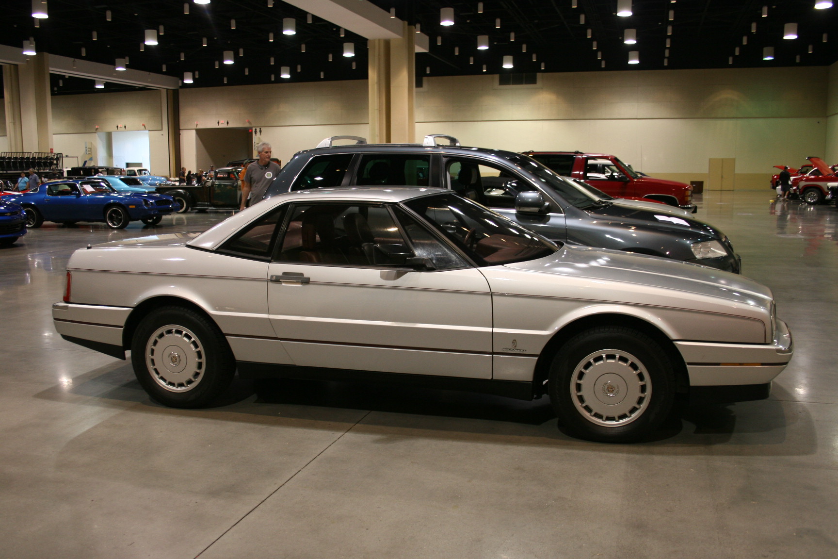 2nd Image of a 1987 CADILLAC ALLANTE