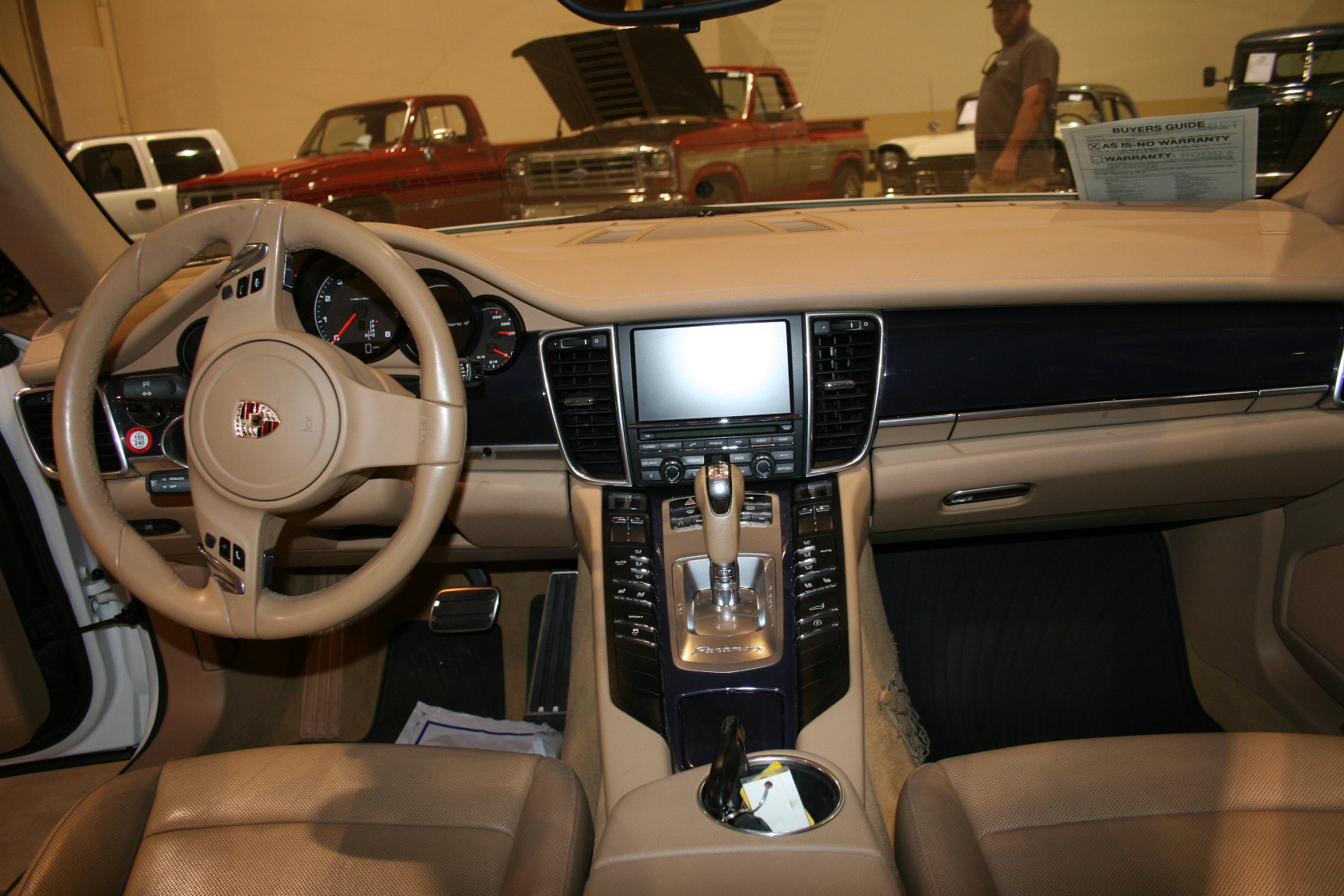 4th Image of a 2011 PORSCHE PANAMERA