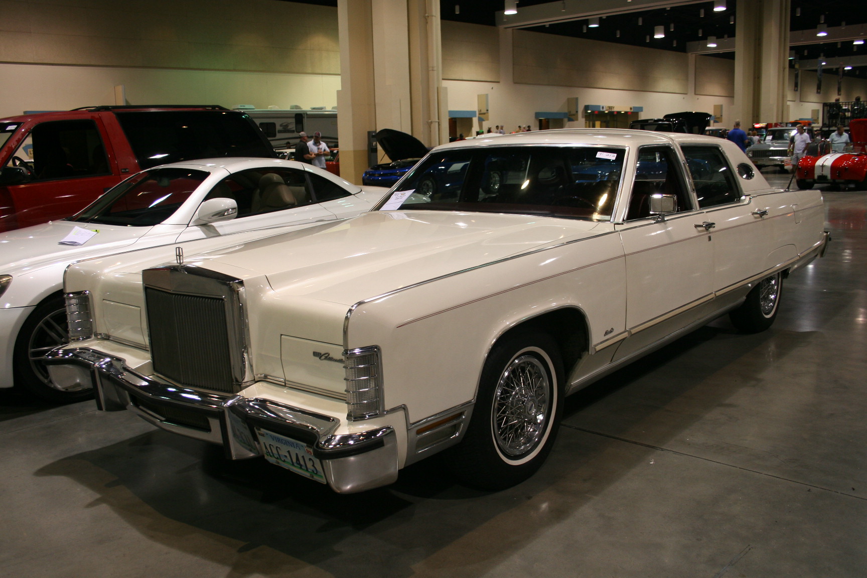 1st Image of a 1977 LINCOLN TOWN CAR