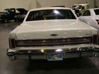 Image 12 of 12 of a 1977 LINCOLN TOWN CAR