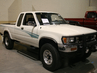 Image 2 of 12 of a 1994 TOYOTA PICKUP 1/2 TON SR5
