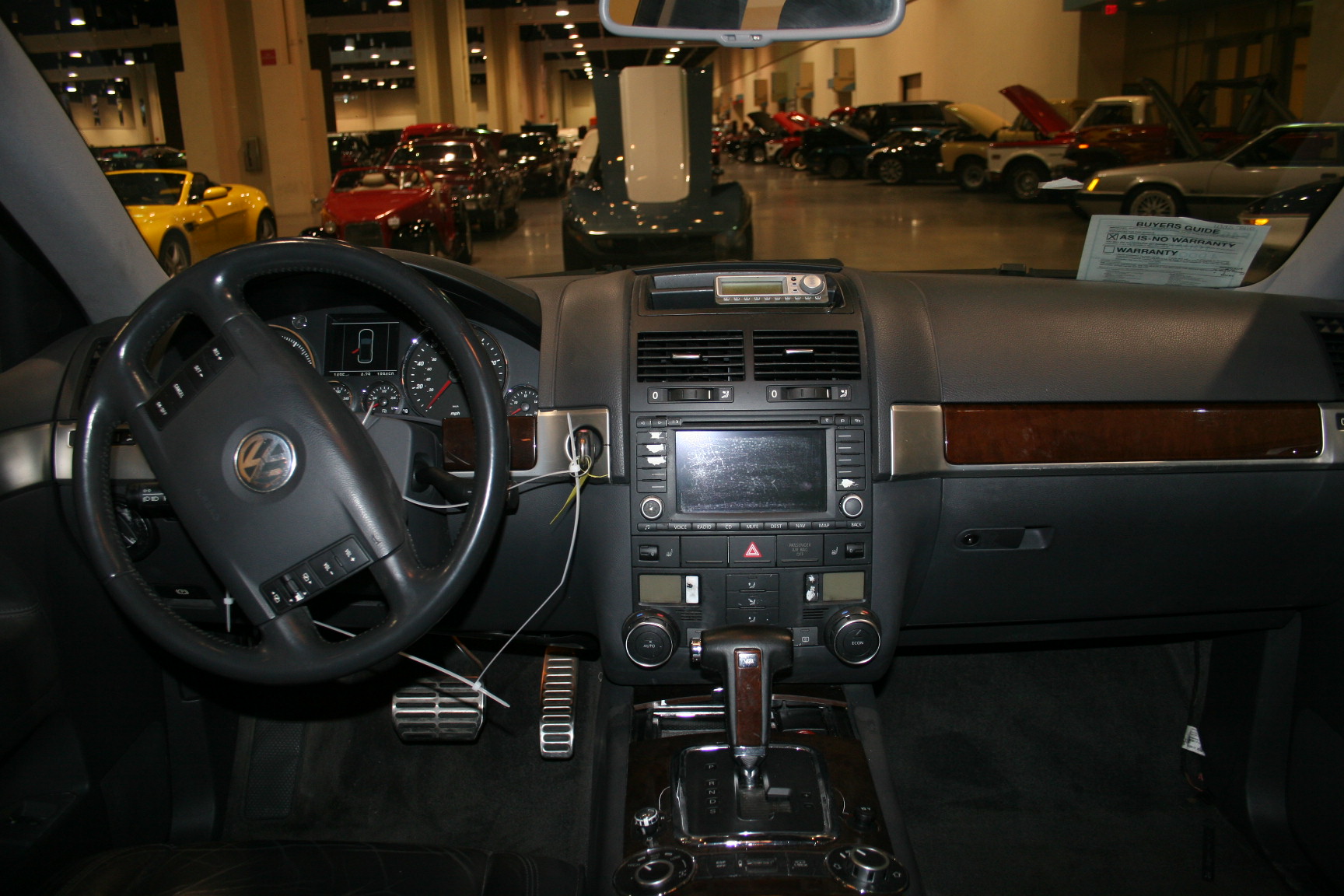 2nd Image of a 2005 VOLKSWAGEN TOUAREG V8