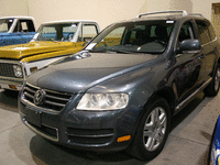 Image 2 of 11 of a 2005 VOLKSWAGEN TOUAREG V8