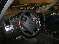 Image 5 of 11 of a 2005 VOLKSWAGEN TOUAREG V8