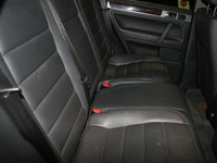 Image 9 of 11 of a 2005 VOLKSWAGEN TOUAREG V8