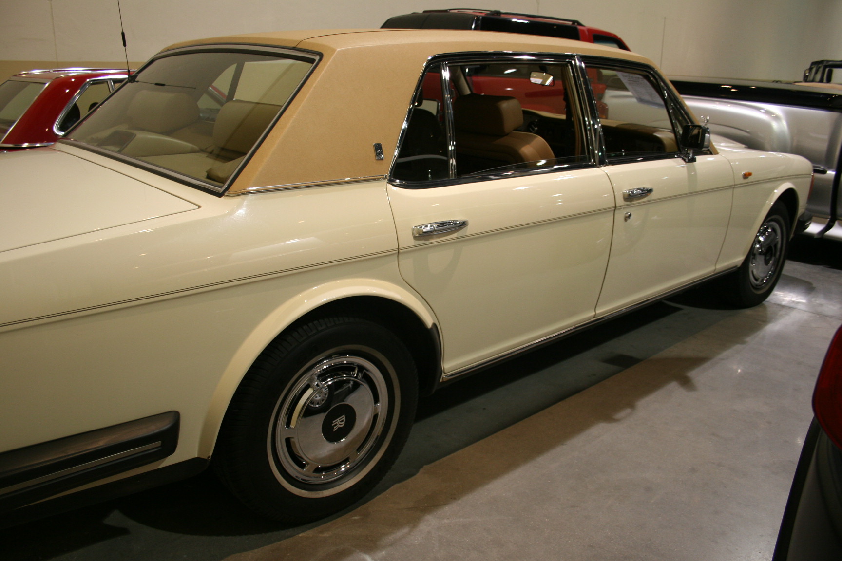 2nd Image of a 1988 ROLLS ROYCE SILVER SPUR