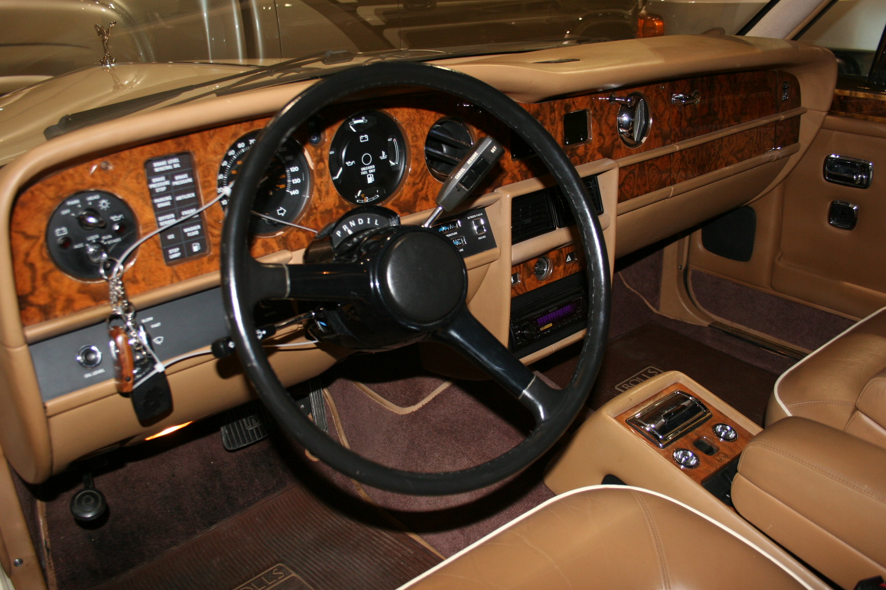 4th Image of a 1988 ROLLS ROYCE SILVER SPUR