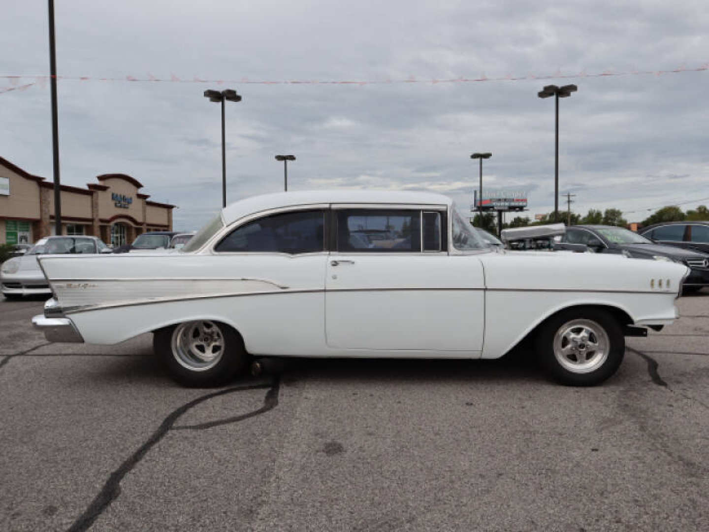 2nd Image of a 1957 CHEVROLET BELAIR