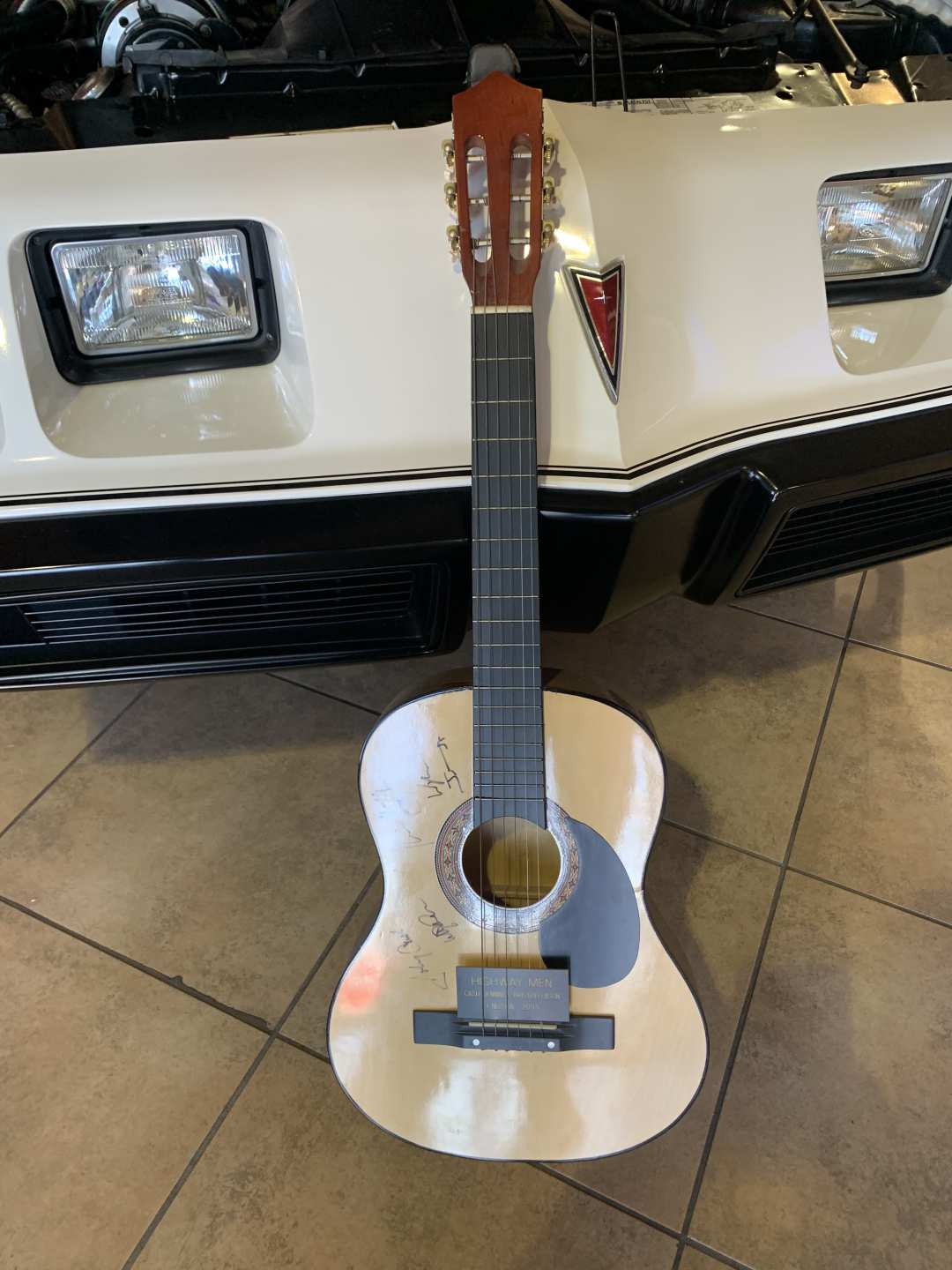 2nd Image of a N/A HIGHWAY MEN GUITAR