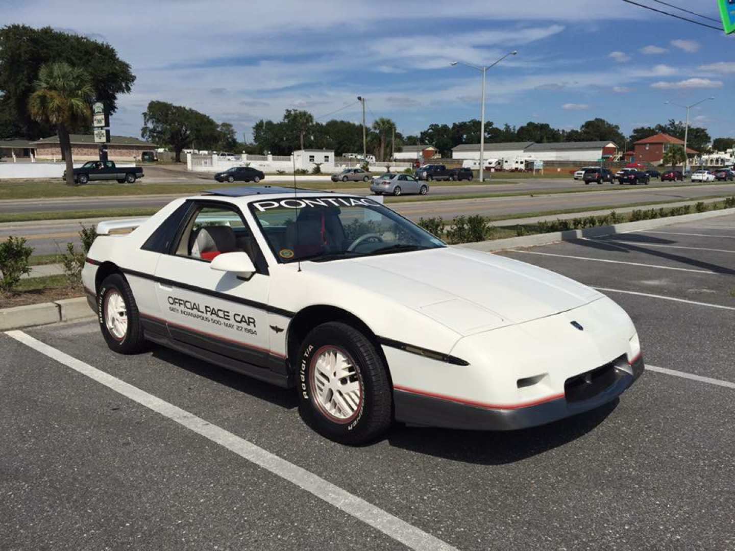 2nd Image of a 1984 PONTIAC FIERO SE