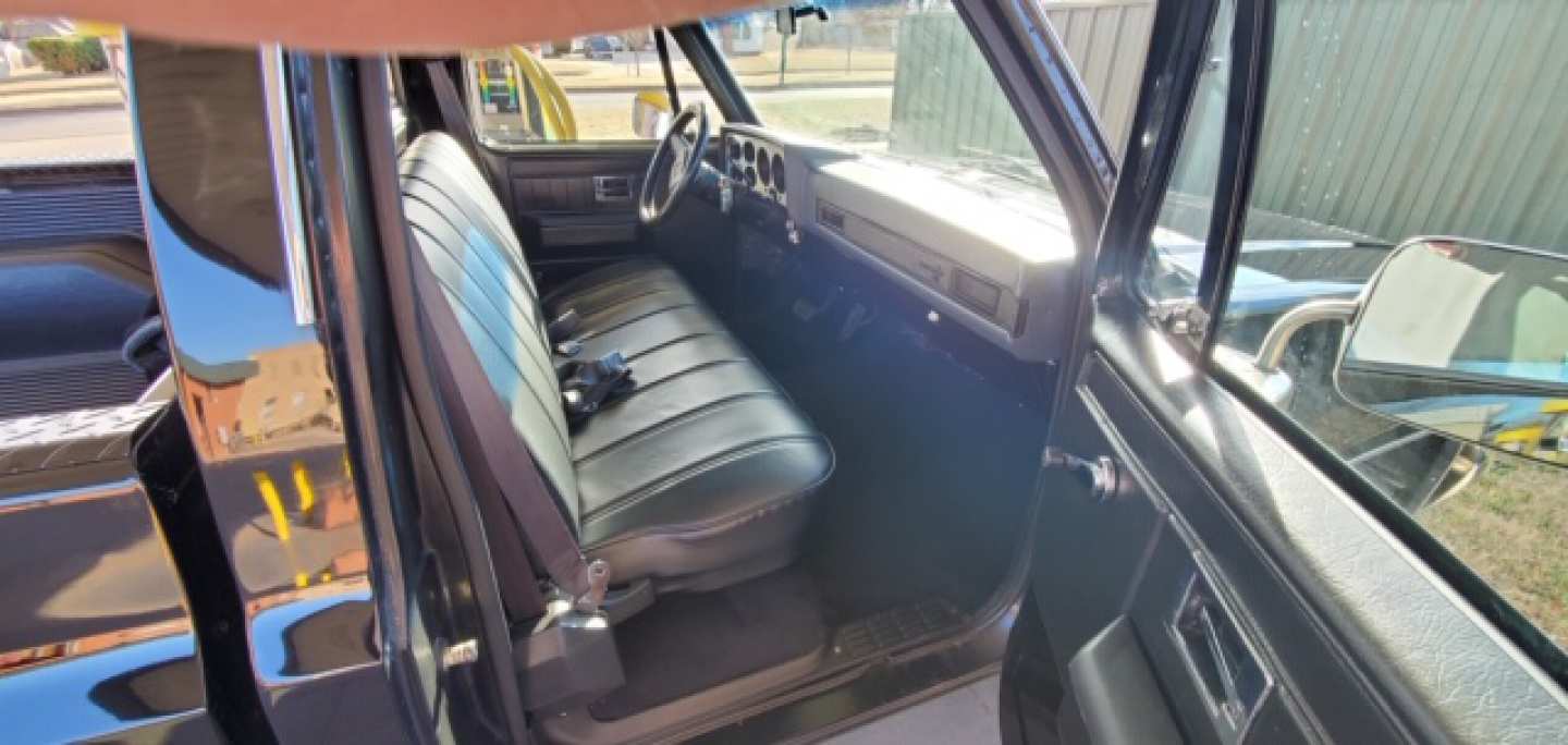 2nd Image of a 1984 CHEVROLET C10