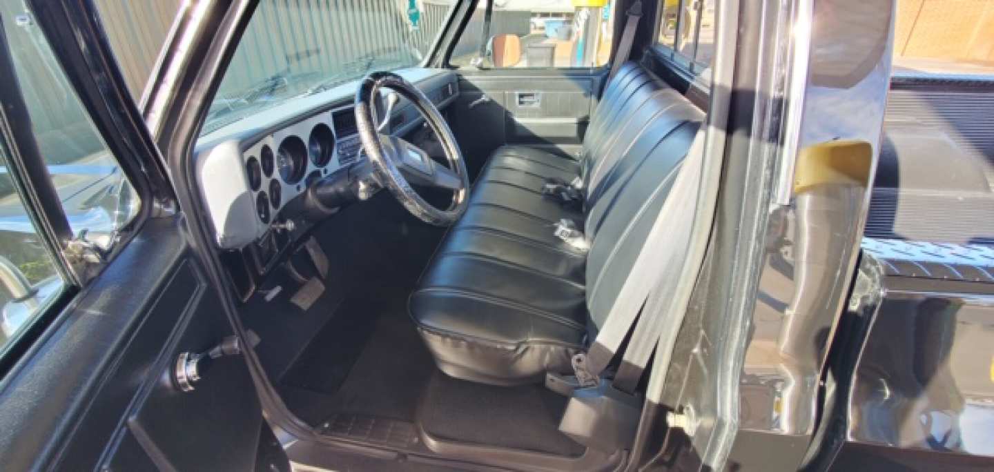 3rd Image of a 1984 CHEVROLET C10