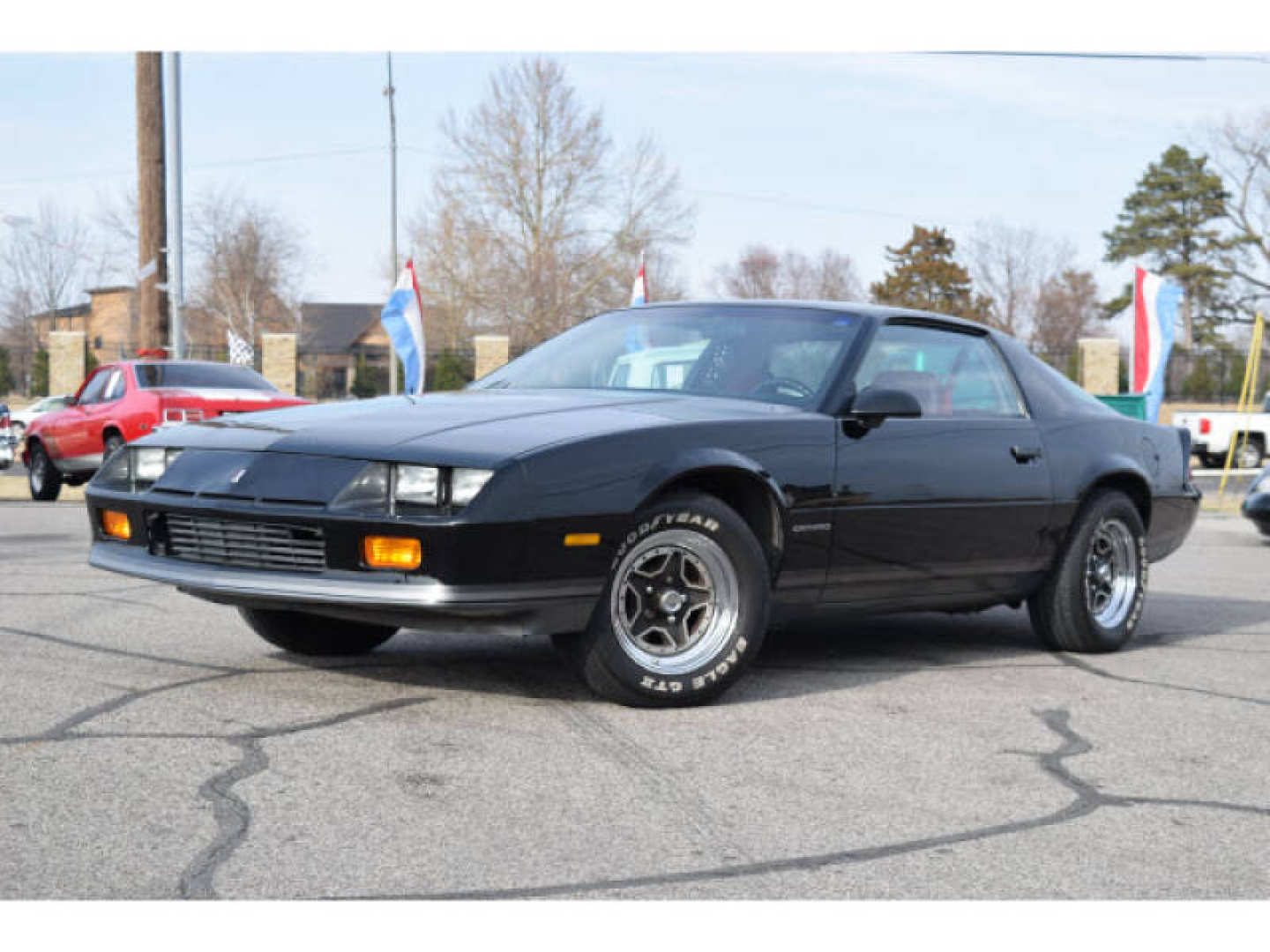 2nd Image of a 1986 CHEVROLET CAMARO
