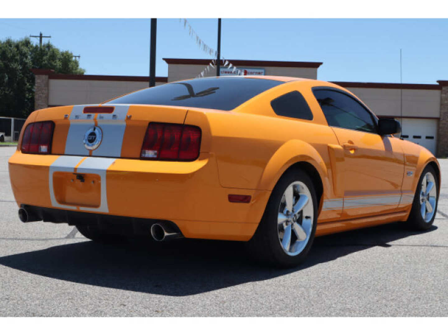 2nd Image of a 2008 FORD MUSTANG GT