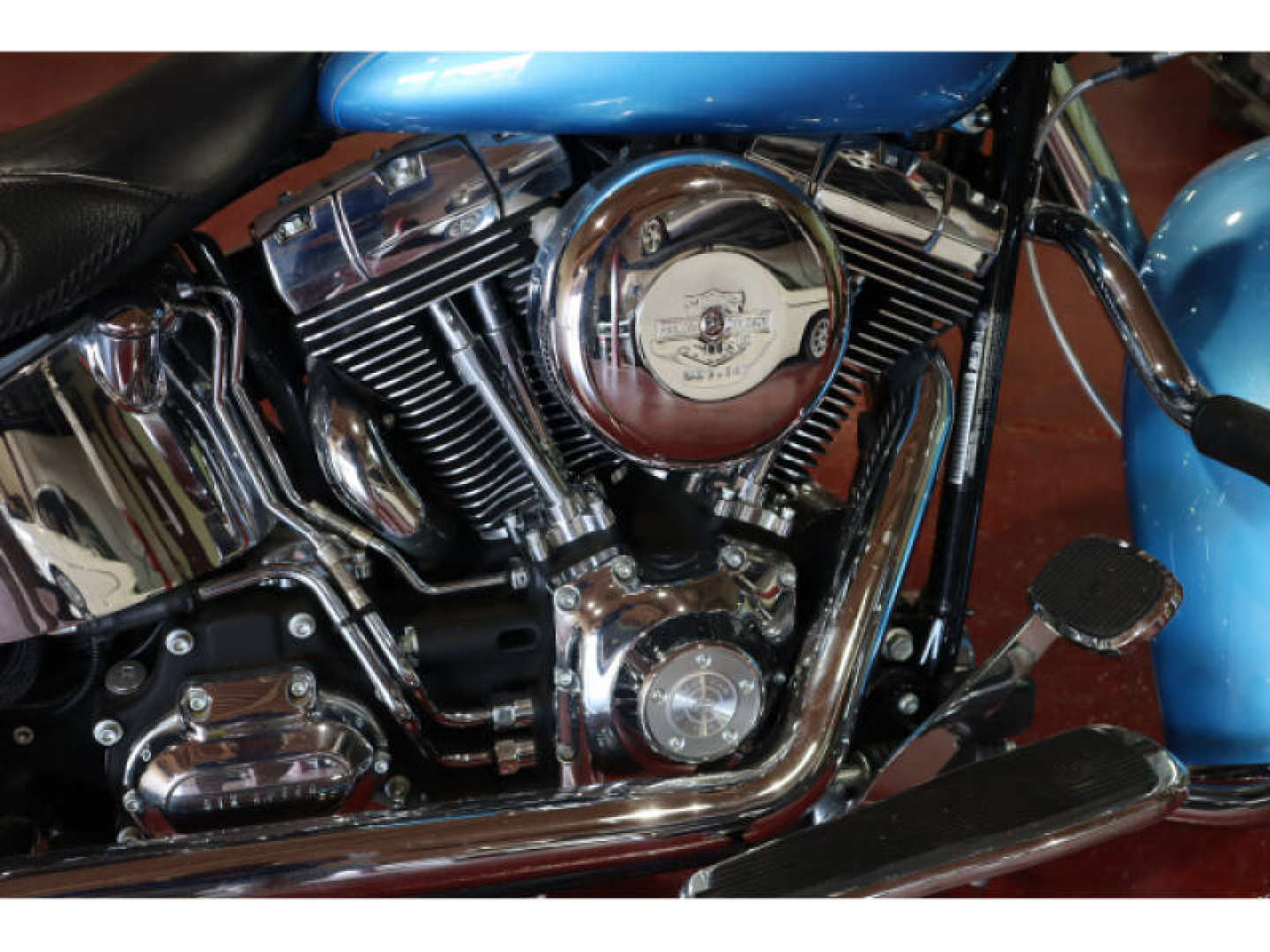 3rd Image of a 2011 HARLEY-DAVIDSON FLSTNI