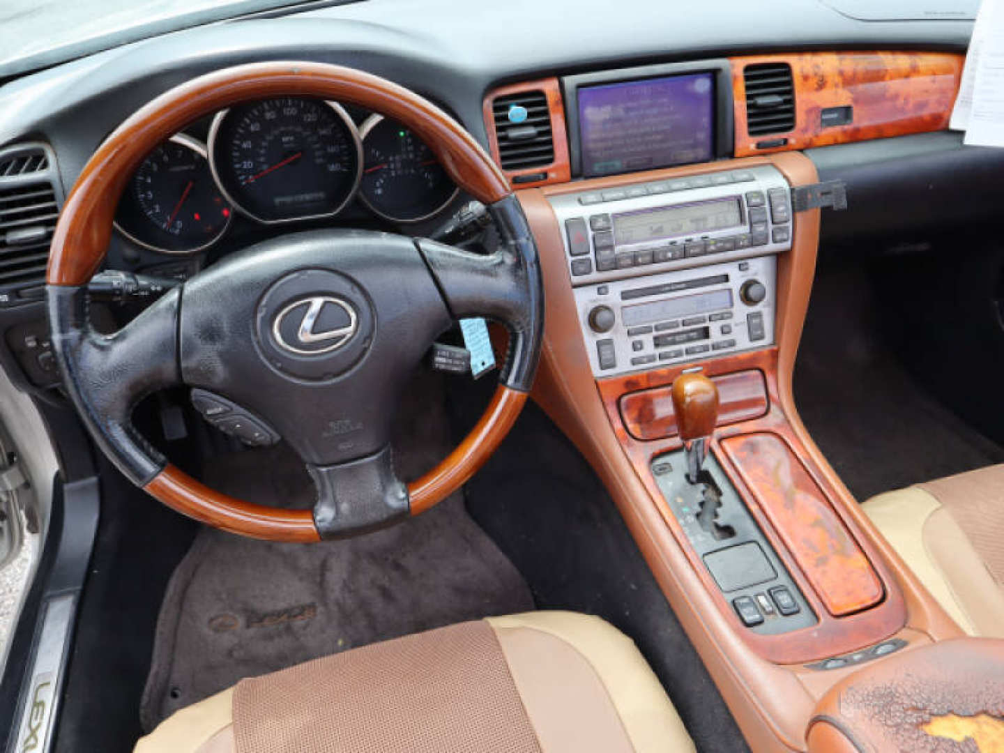 2nd Image of a 2004 LEXUS SC 430