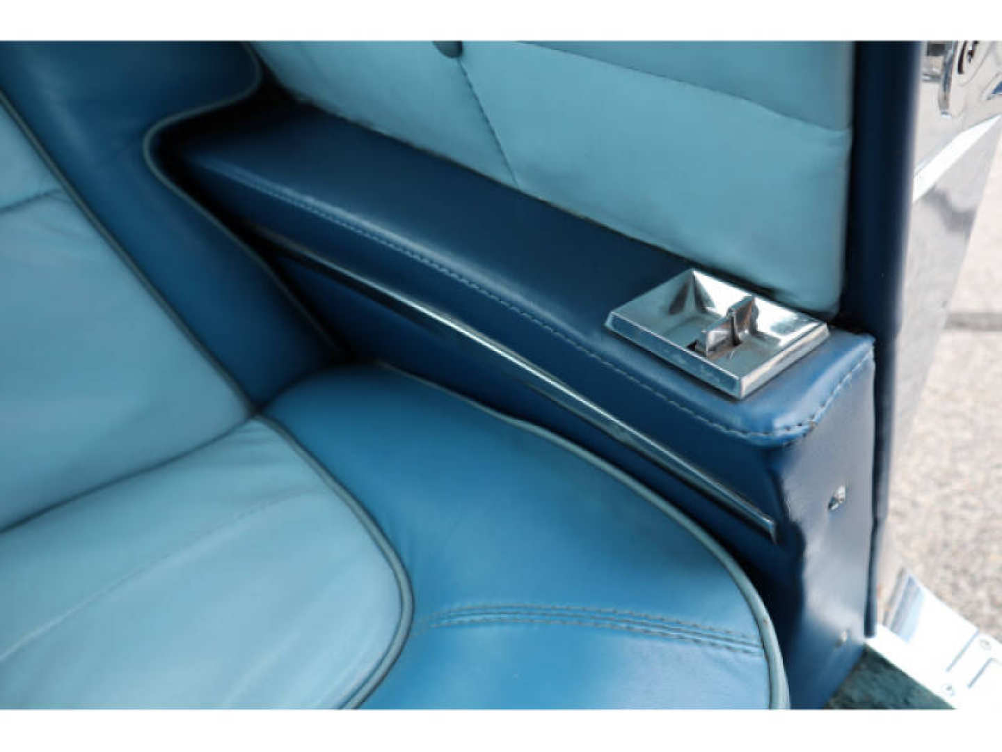 2nd Image of a 1957 LINCOLN CONTINENTAL