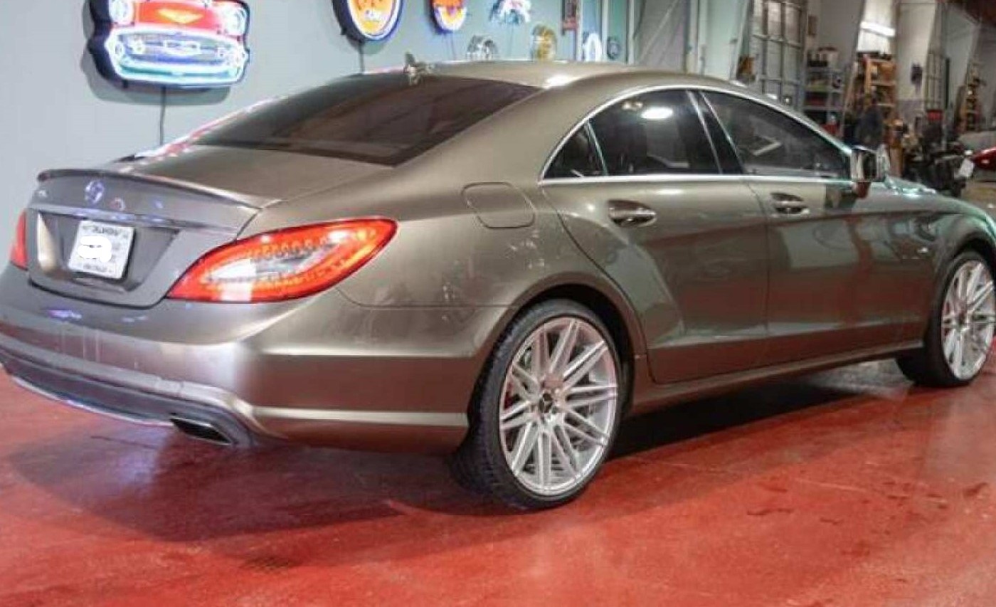 2nd Image of a 2012 MERCEDES-BENZ CLS-CLASS CLS550