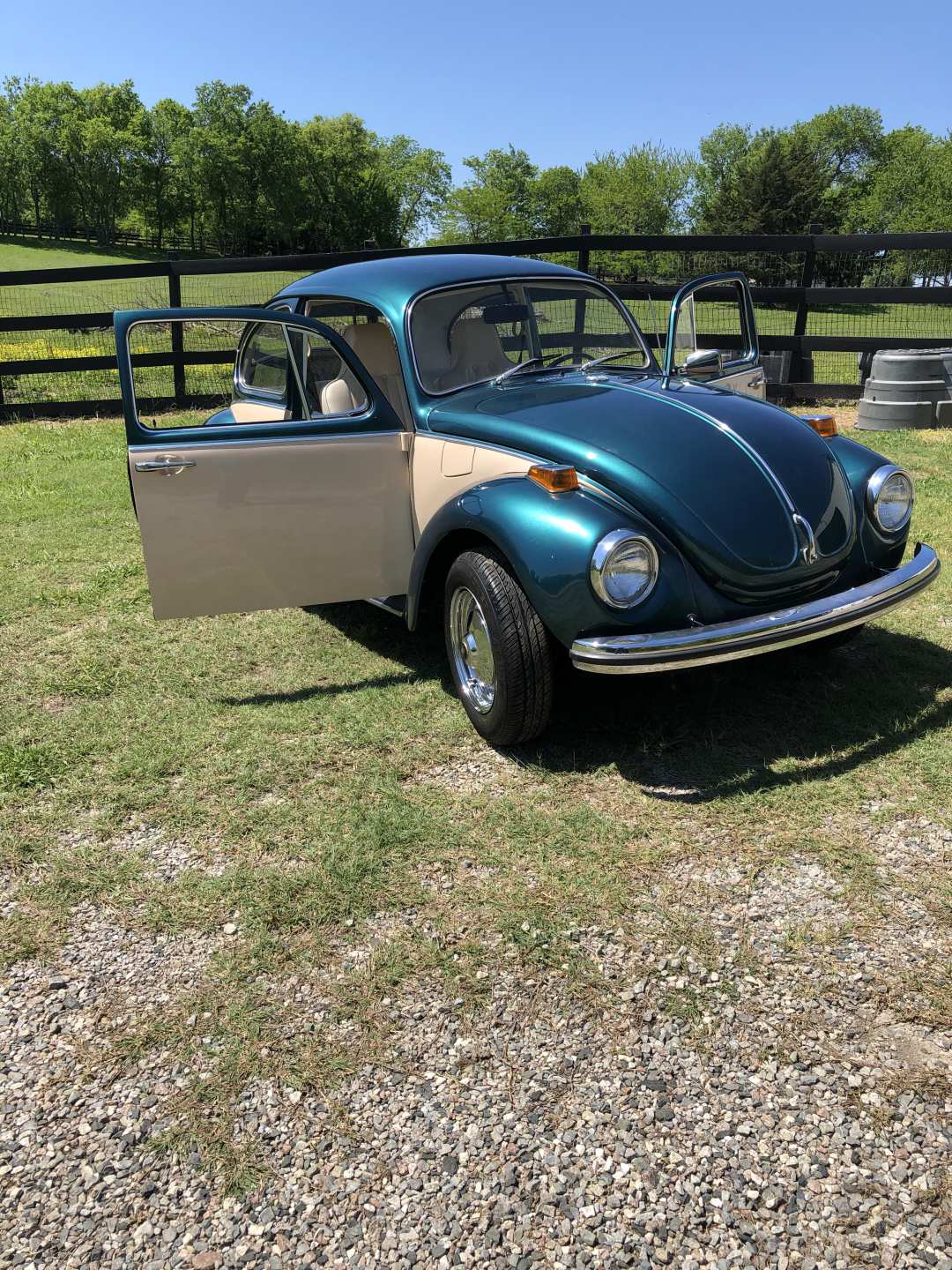 3rd Image of a 1971 VOLKSWAGEN SUPER BEETLE