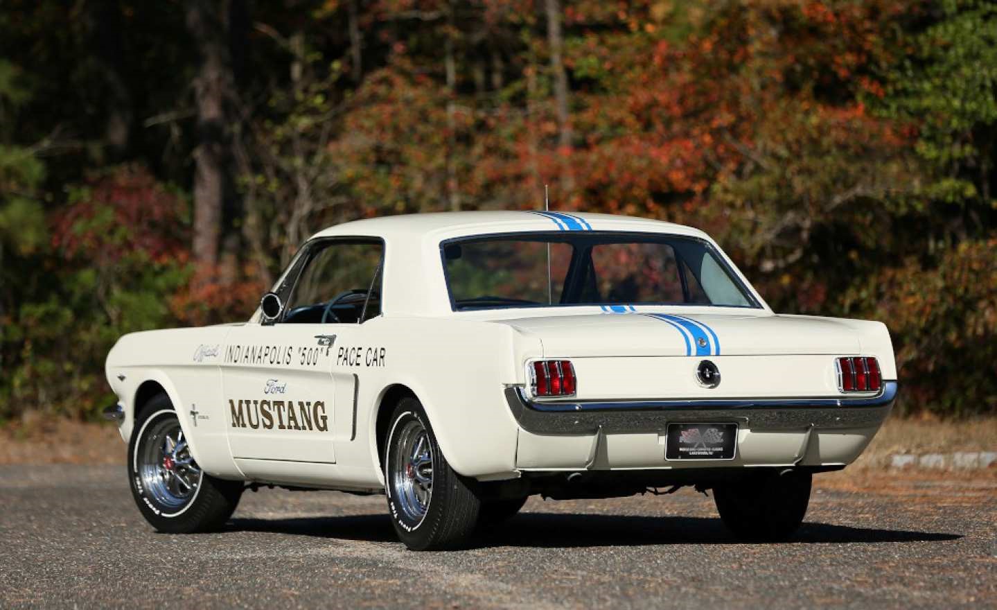 2nd Image of a 1965 FORD MUSTANG