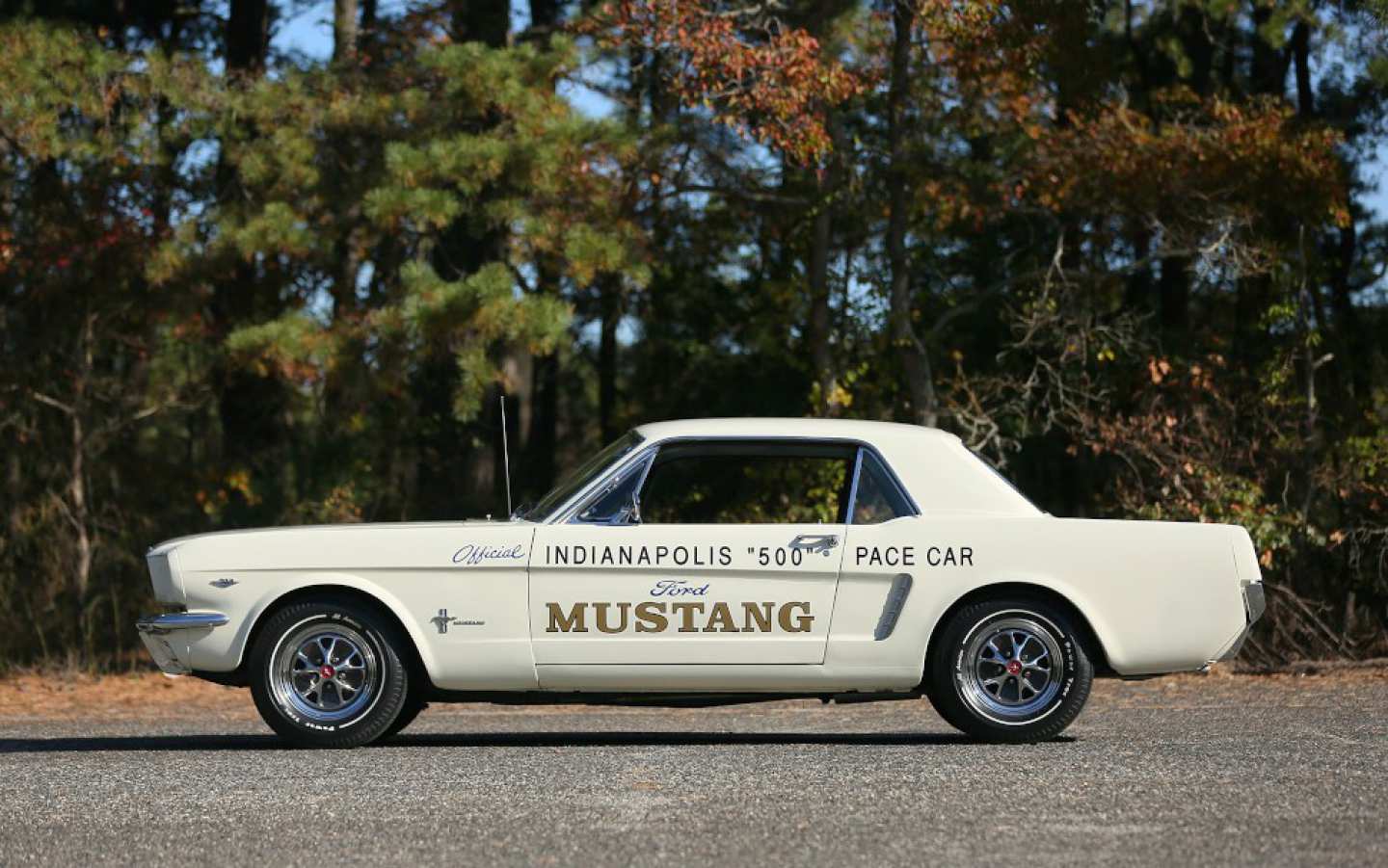 3rd Image of a 1965 FORD MUSTANG