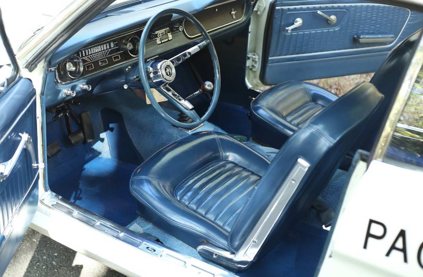 4th Image of a 1965 FORD MUSTANG