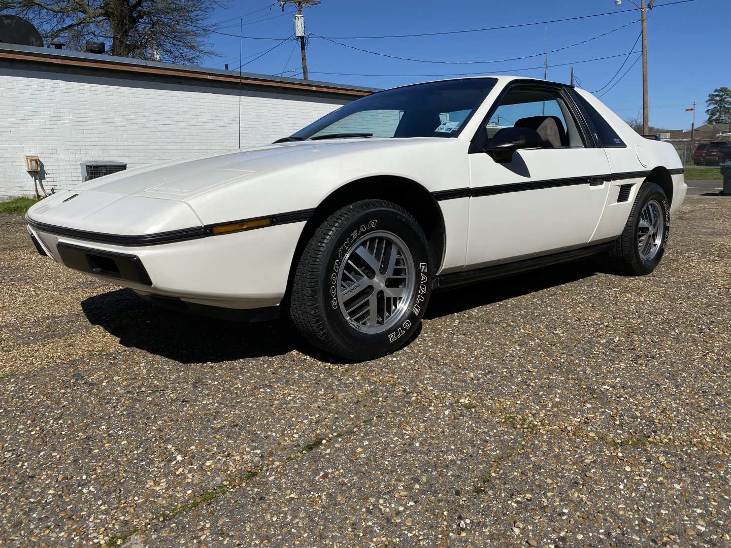 0th Image of a 1984 PONTIAC FIERO SE